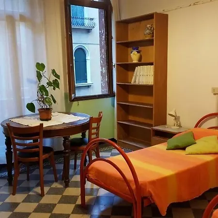 Domus Civica Vandrarhem Venedig