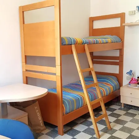 Domus Civica Хостел *