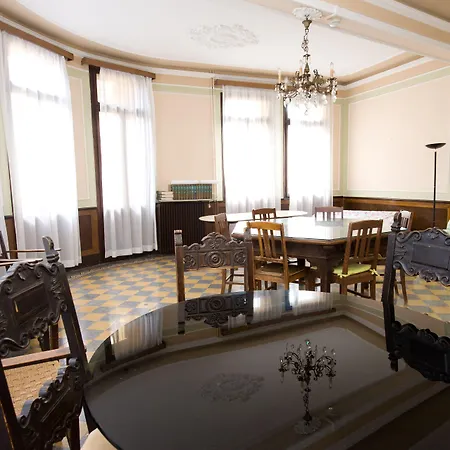 Domus Civica Хостел Венеция