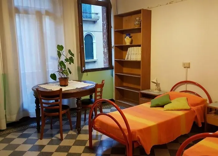 Domus Civica Albergue Veneza
