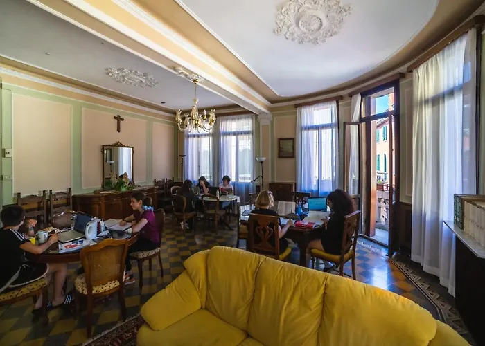 Domus Civica Albergue