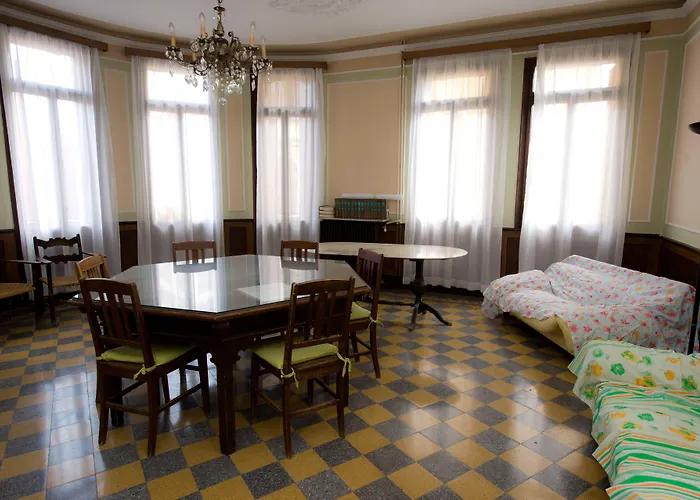 Domus Civica Albergue Veneza