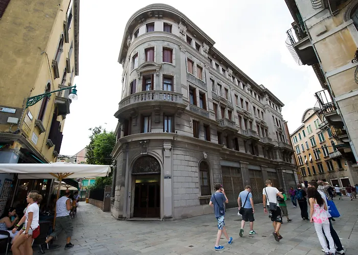 Albergue Domus Civica *