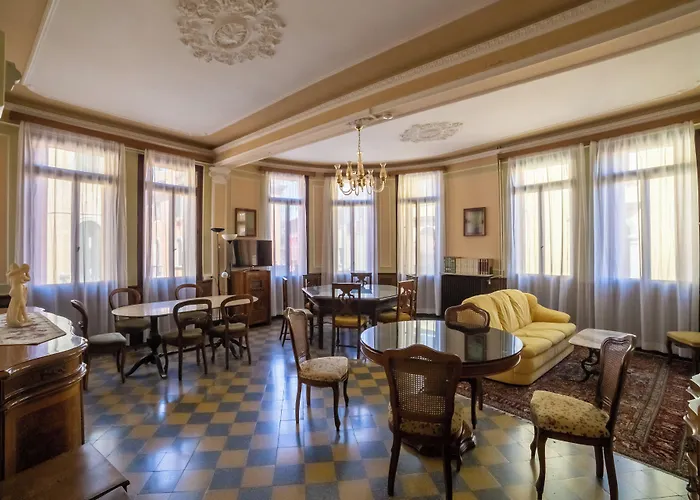 多莫斯西维卡旅馆 *